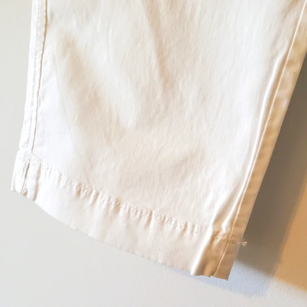 Old Navy Favorite Khakis Perfect Cropped Capri Pants White - Size 8